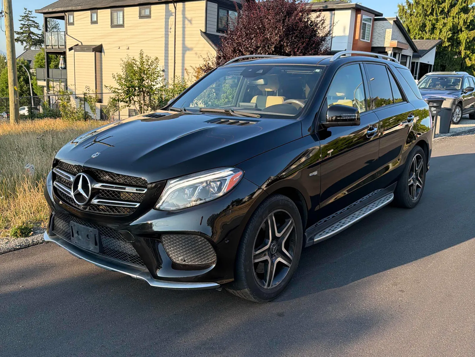 3/4 Front (Main image)
