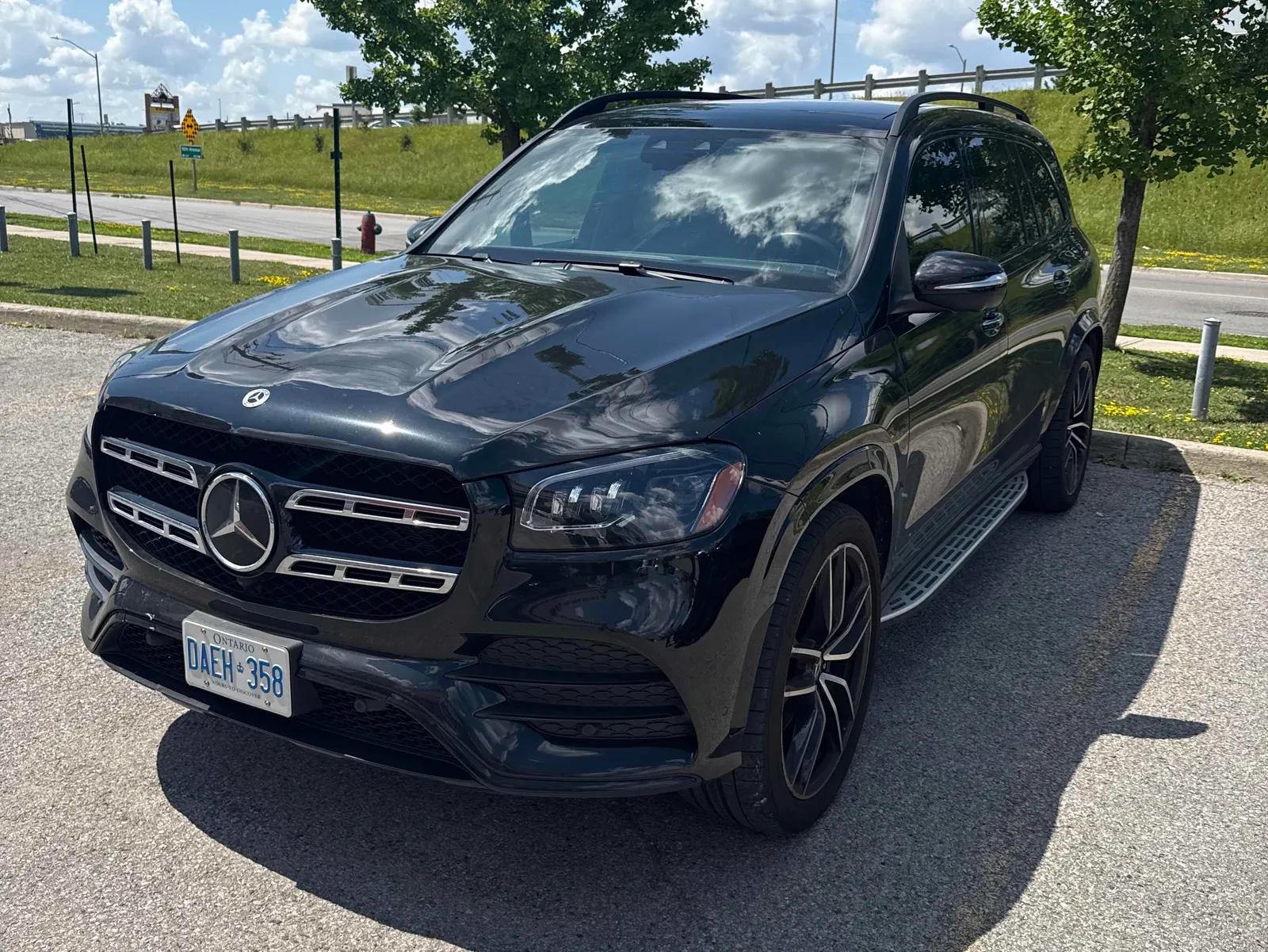 3/4 Front (Main image)