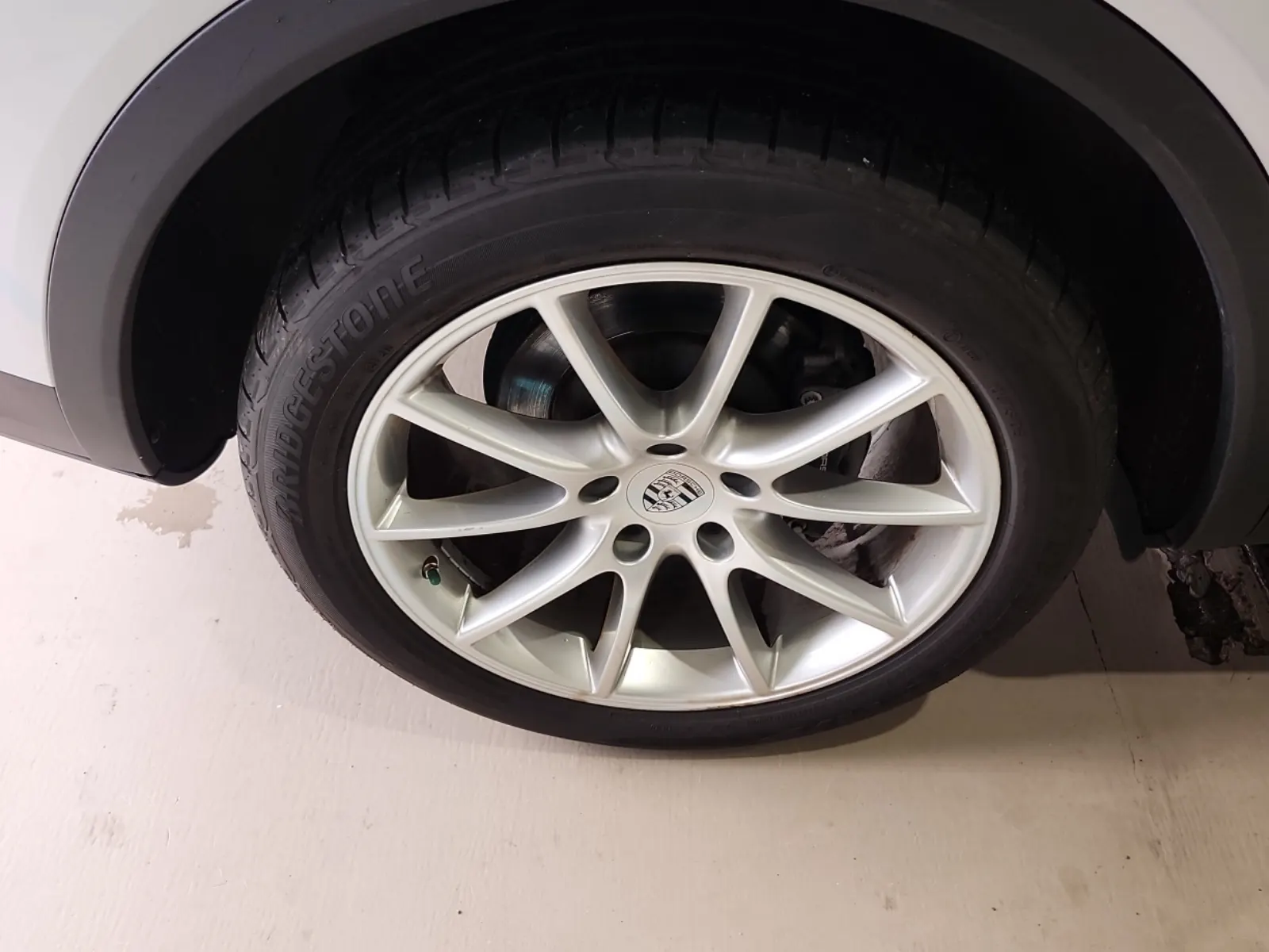 Right Rear Wheel/Tire Photo