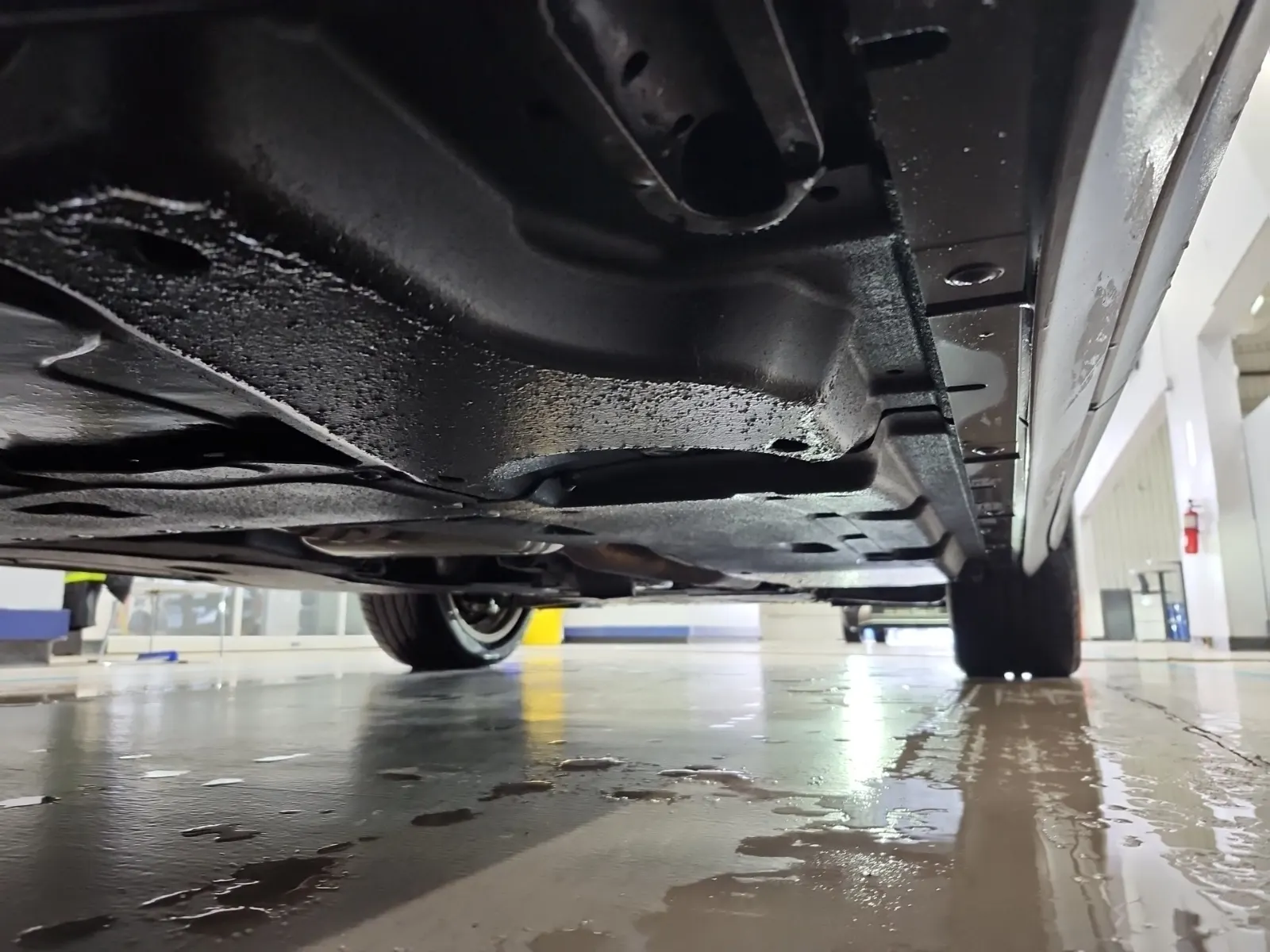 Undercarriage - Passenger Photo