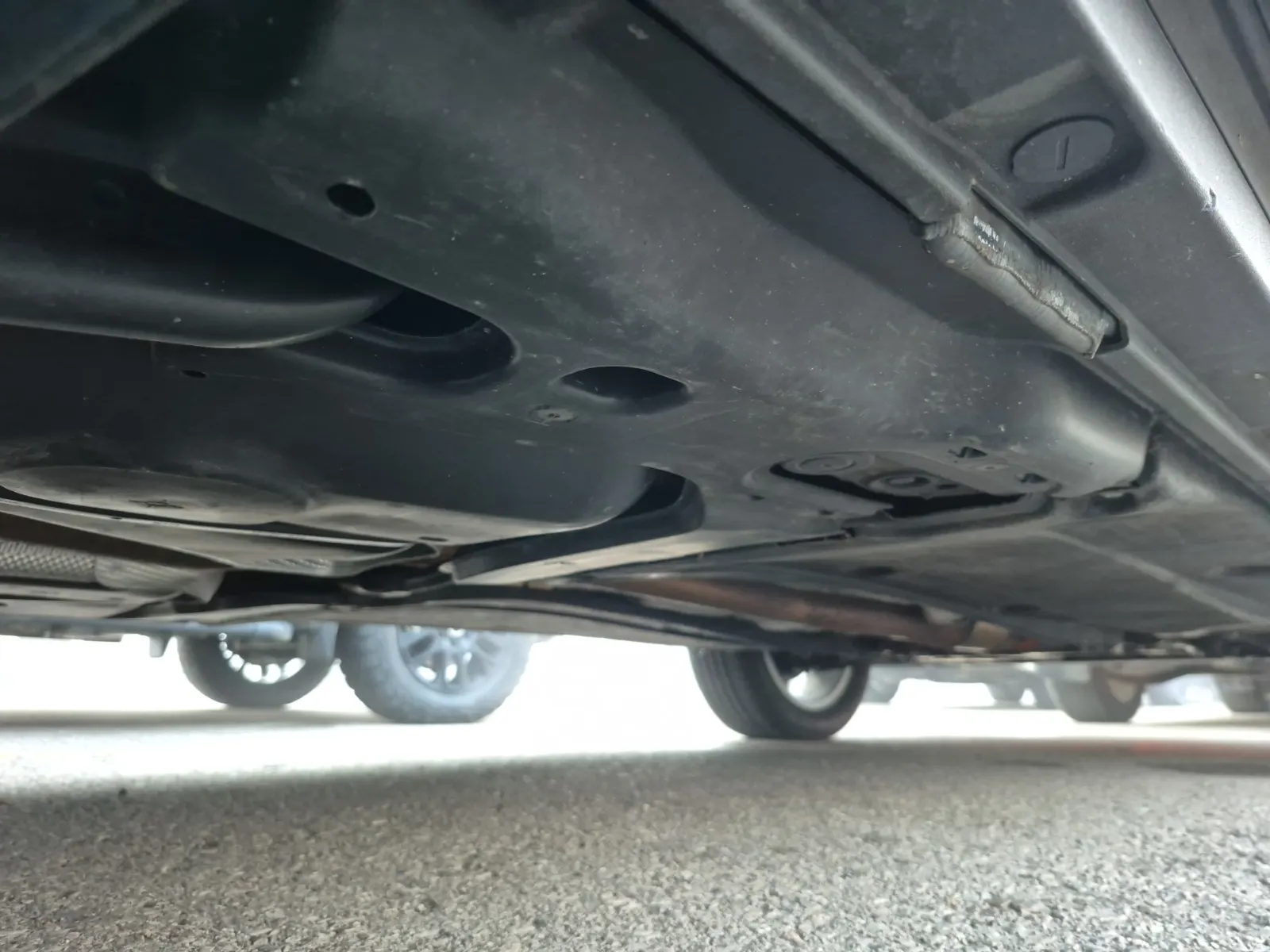Undercarriage - Passenger Photo