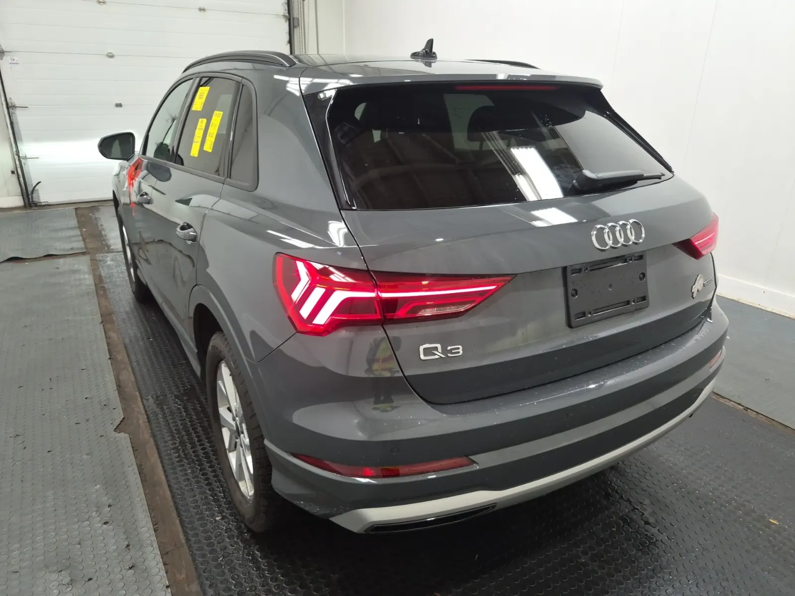 Driver Rear 3/4 Photo