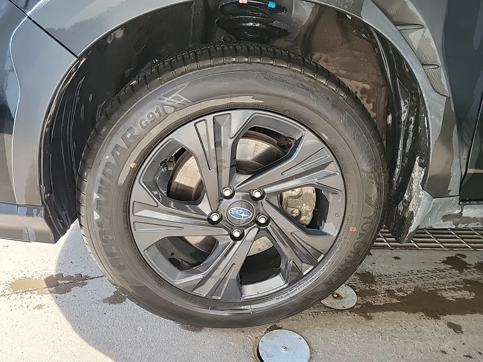 Front driver wheel/tire photo