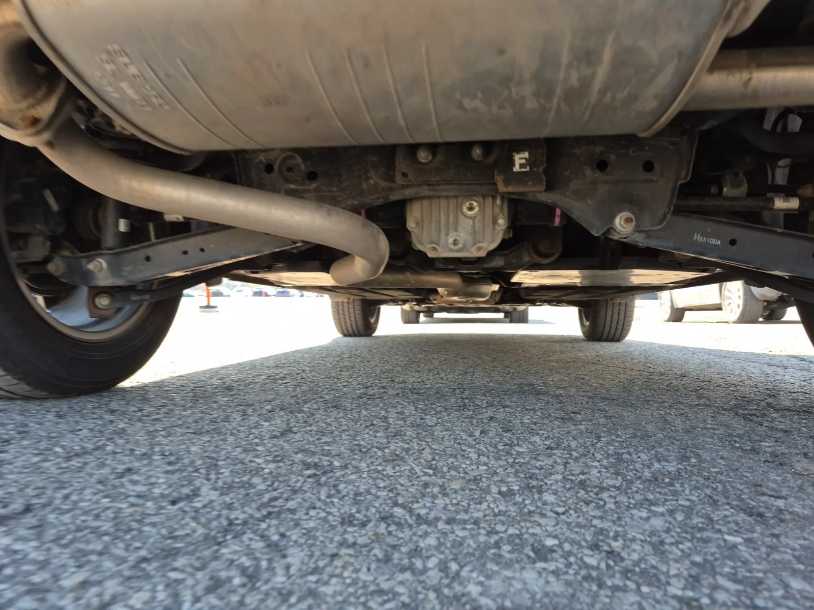 Undercarriage - Rear Photo