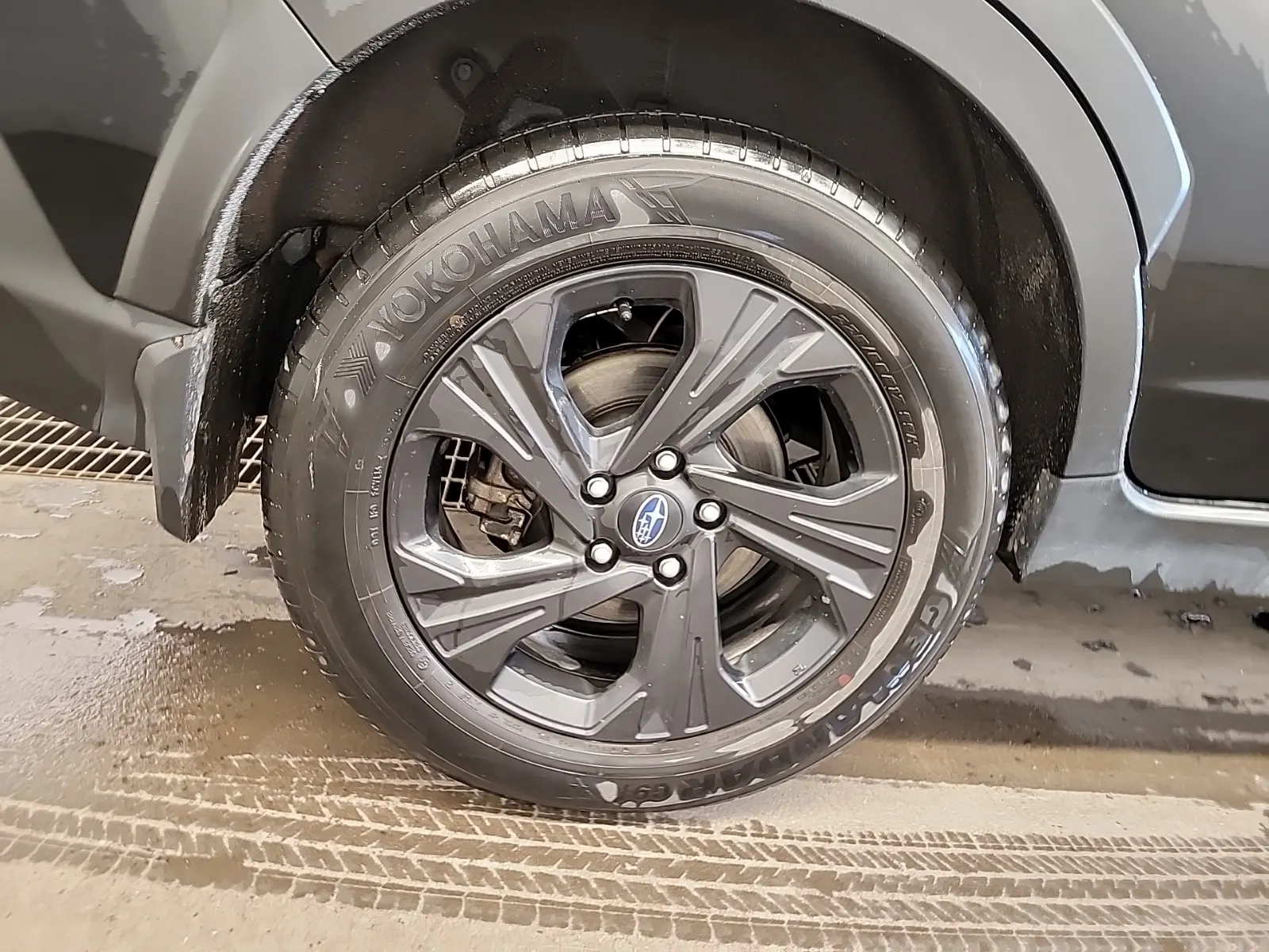 Right Rear Wheel/Tire Photo