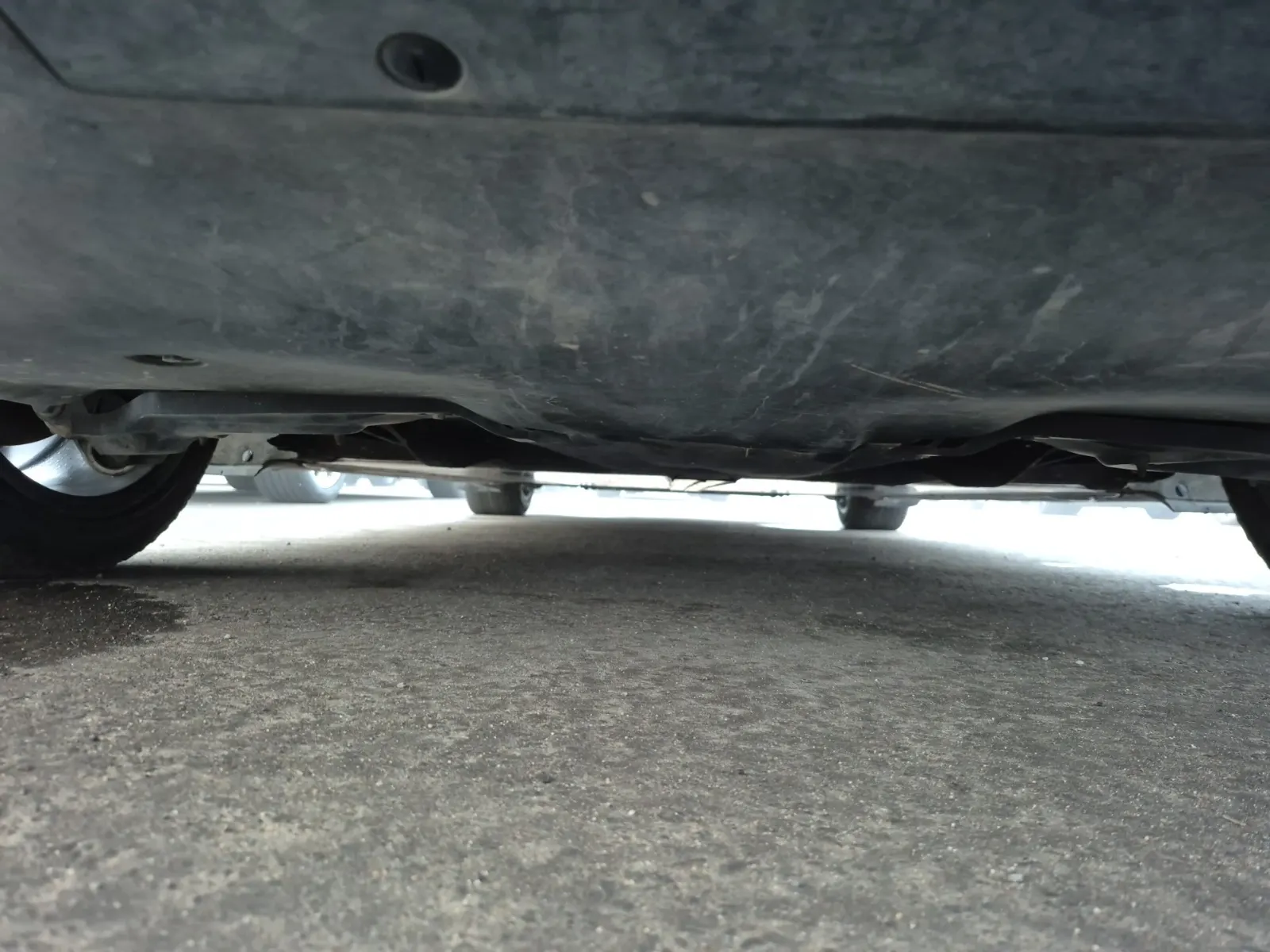 Undercarriage - Rear Photo