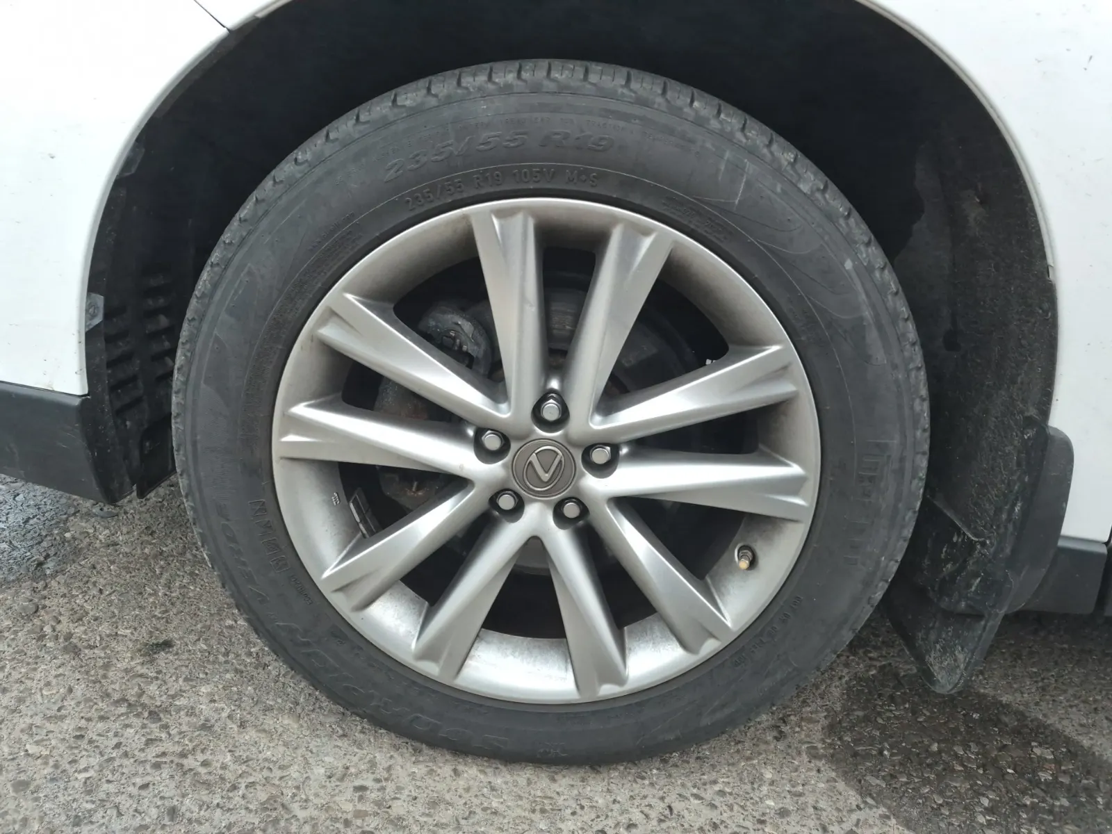 Front driver wheel/tire photo