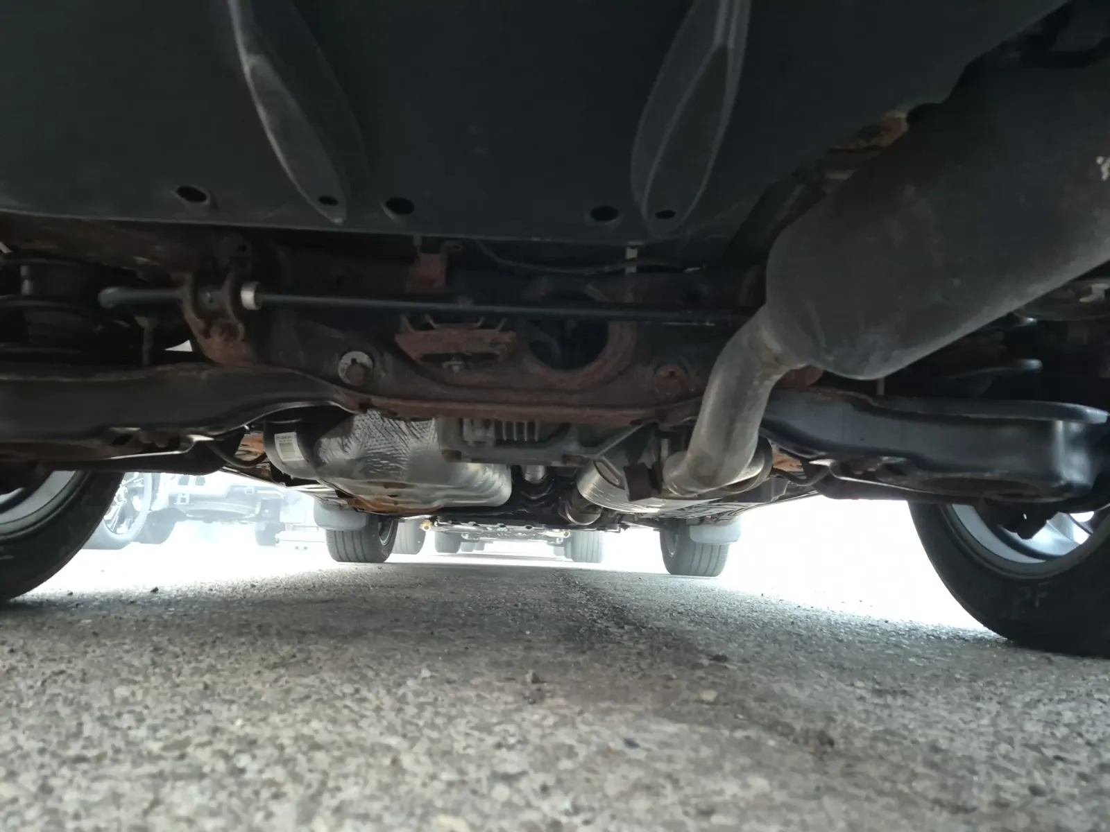 Undercarriage - Rear Photo