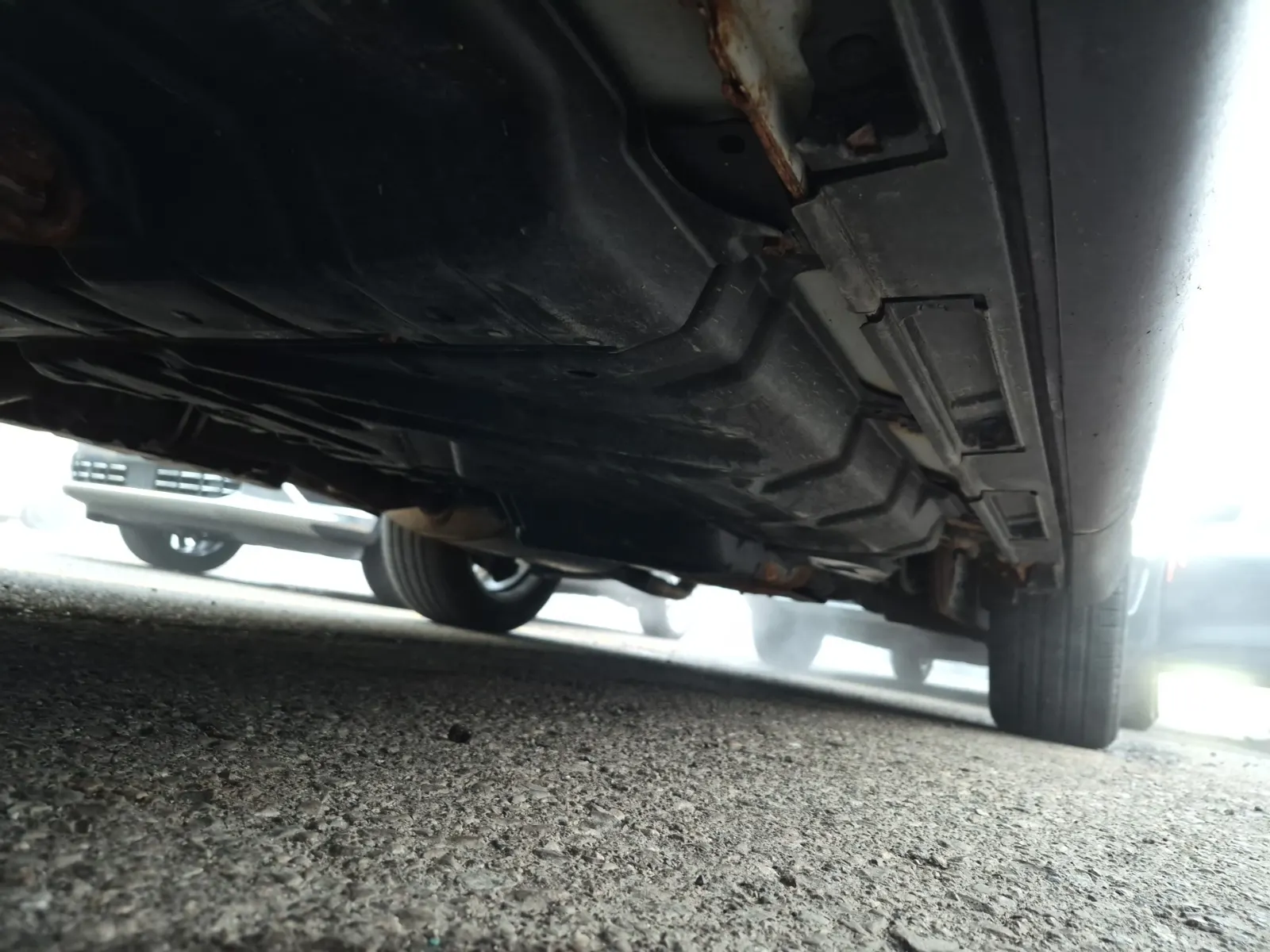 Undercarriage - Driver Photo