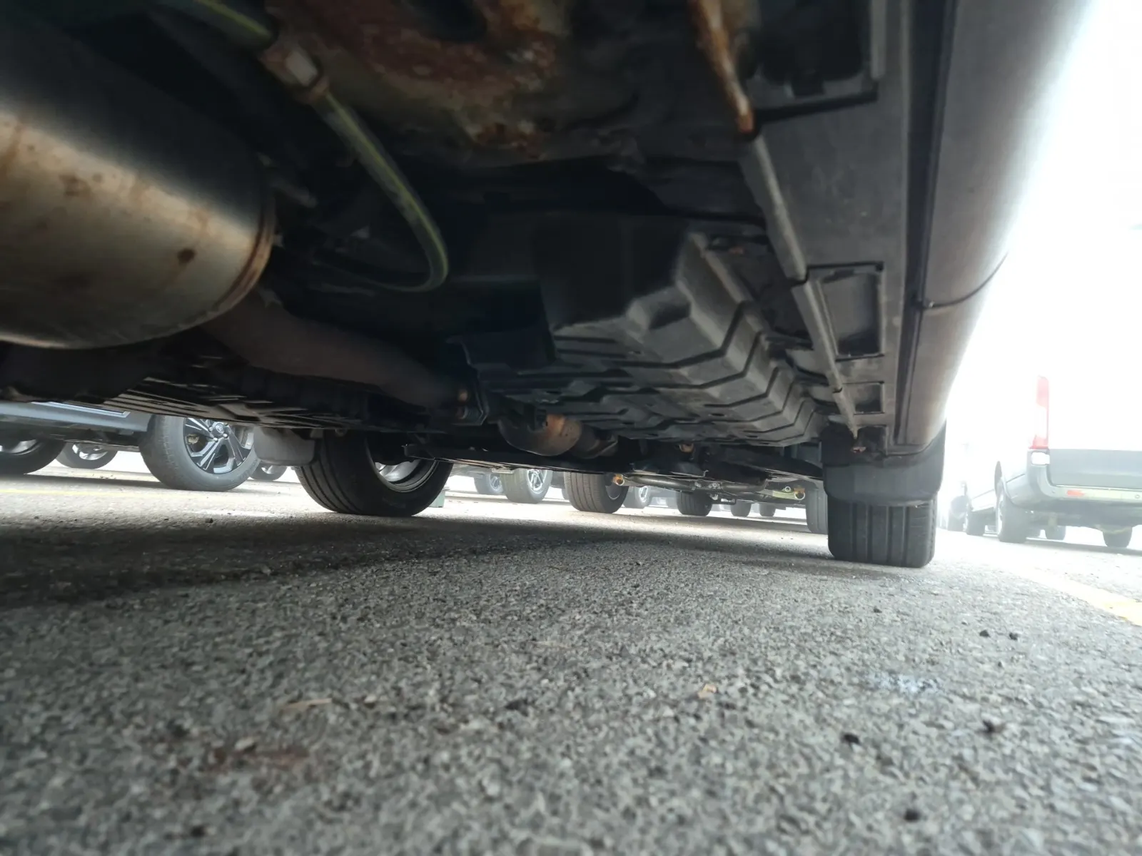 Undercarriage - Passenger Photo