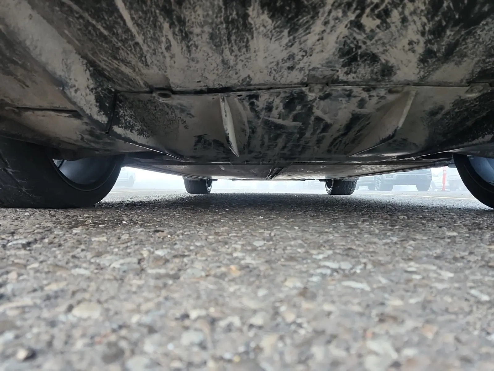Undercarriage - Rear Photo