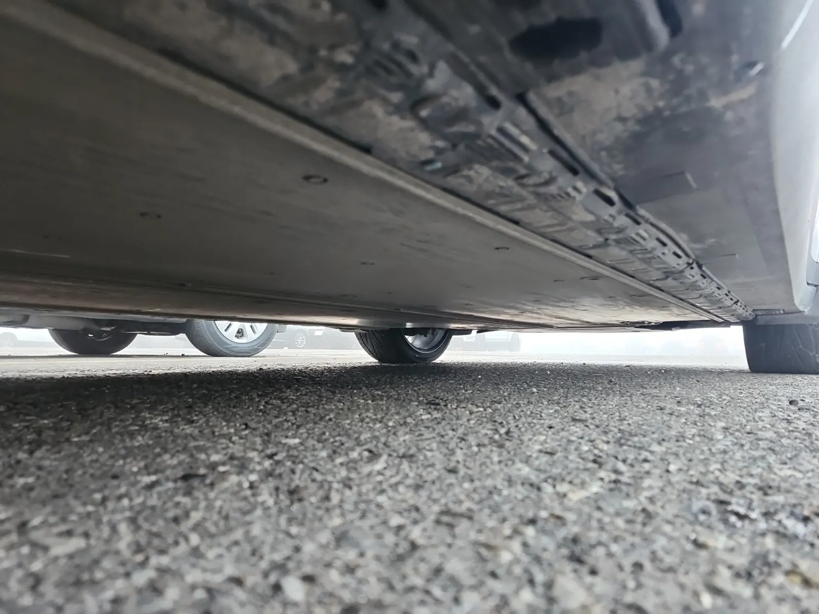 Undercarriage - Passenger Photo