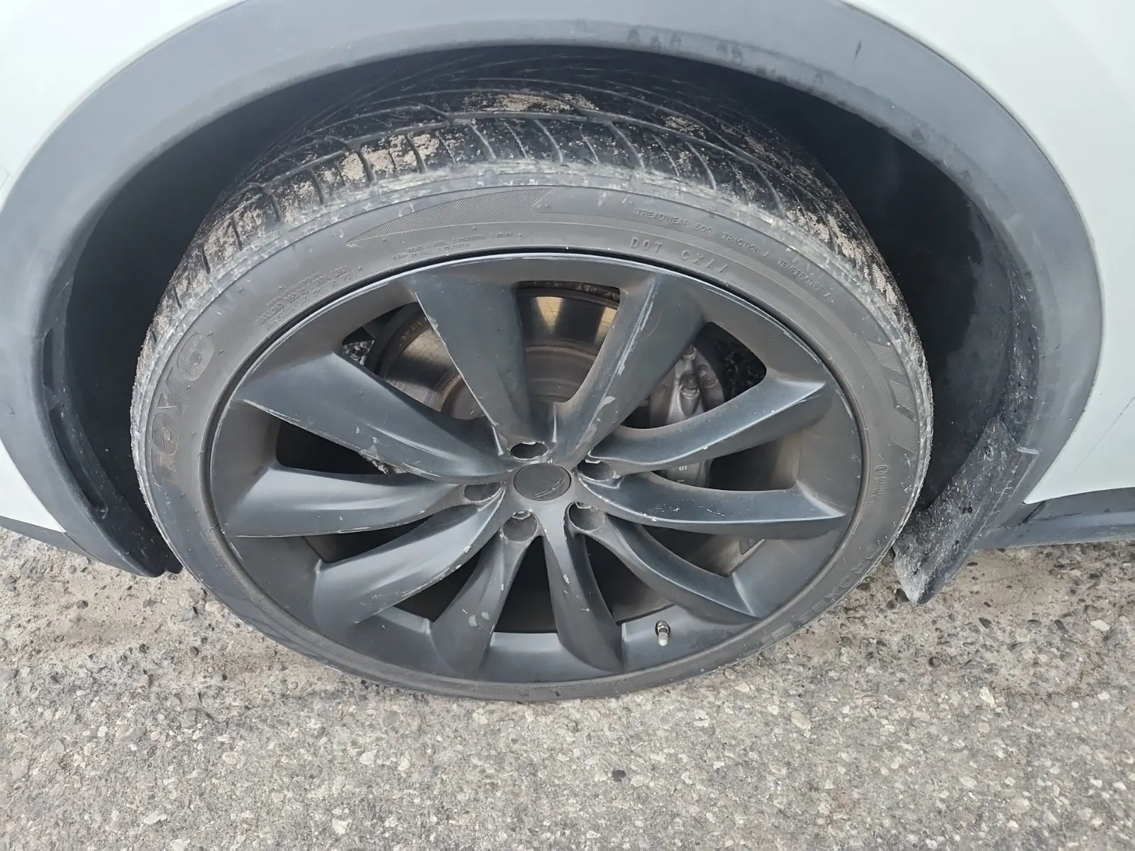 Front driver wheel/tire photo