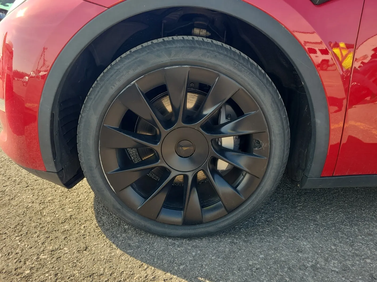 Front driver wheel/tire photo