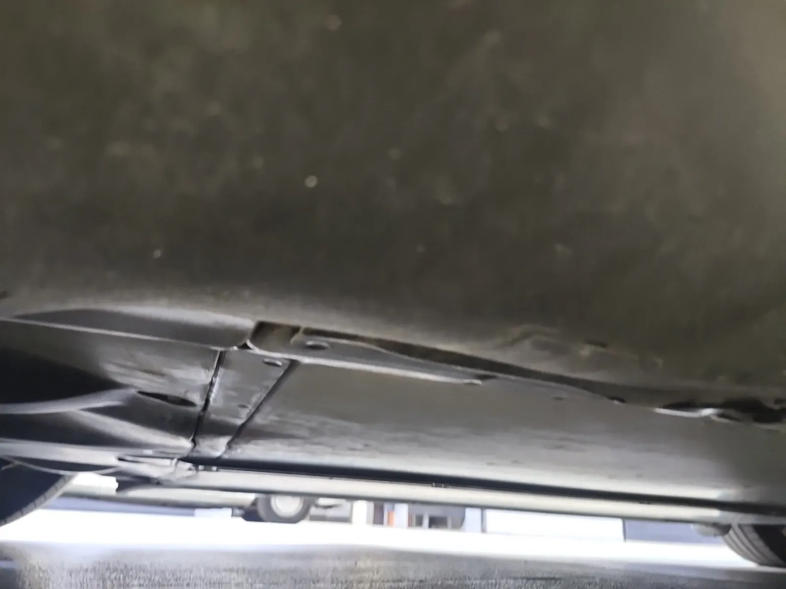 Undercarriage - Passenger Photo
