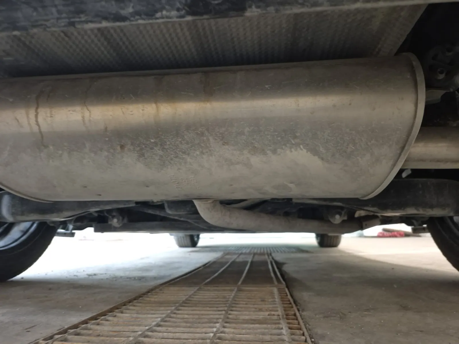 Undercarriage - Rear Photo