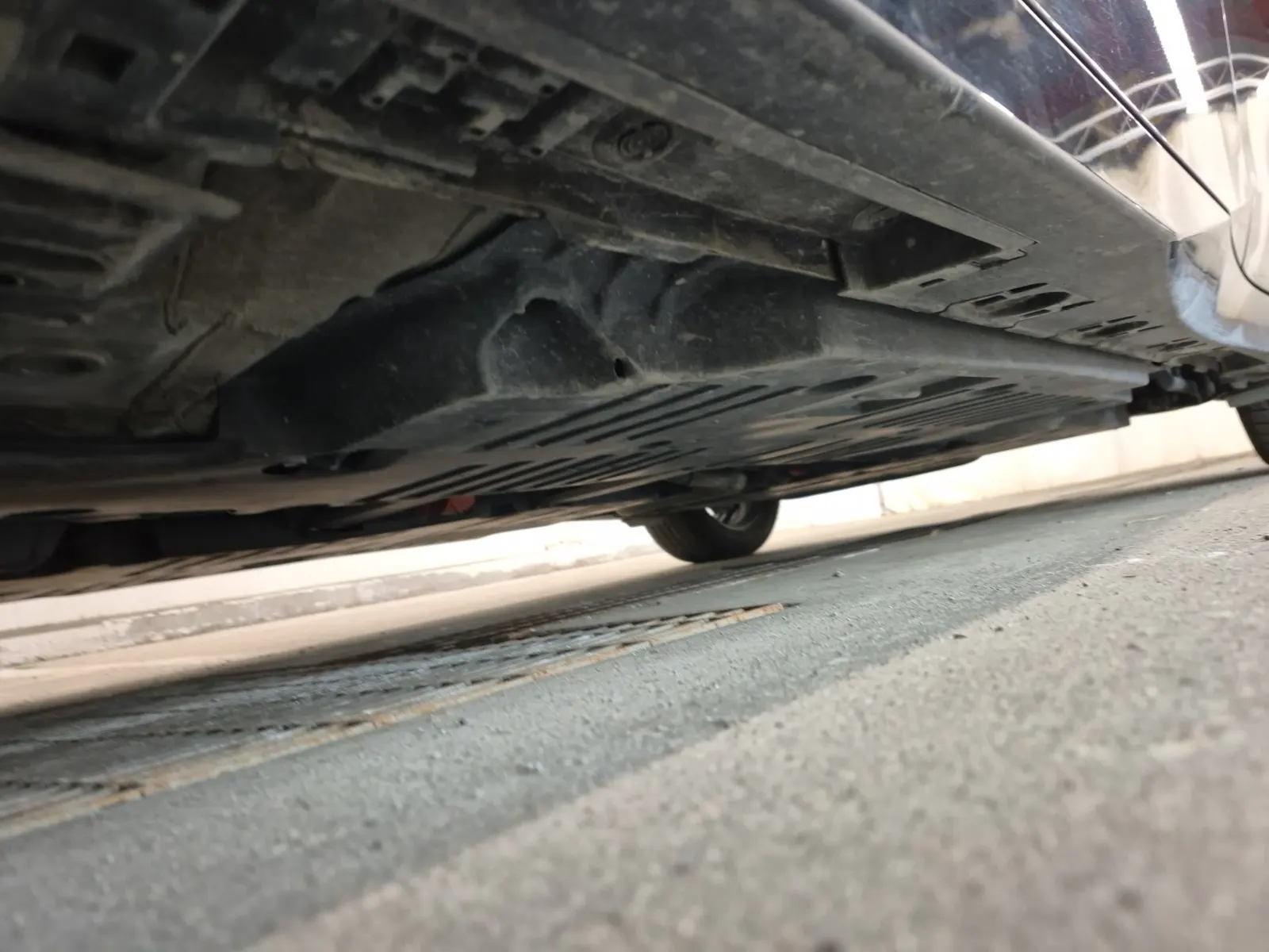 Undercarriage - Driver Photo