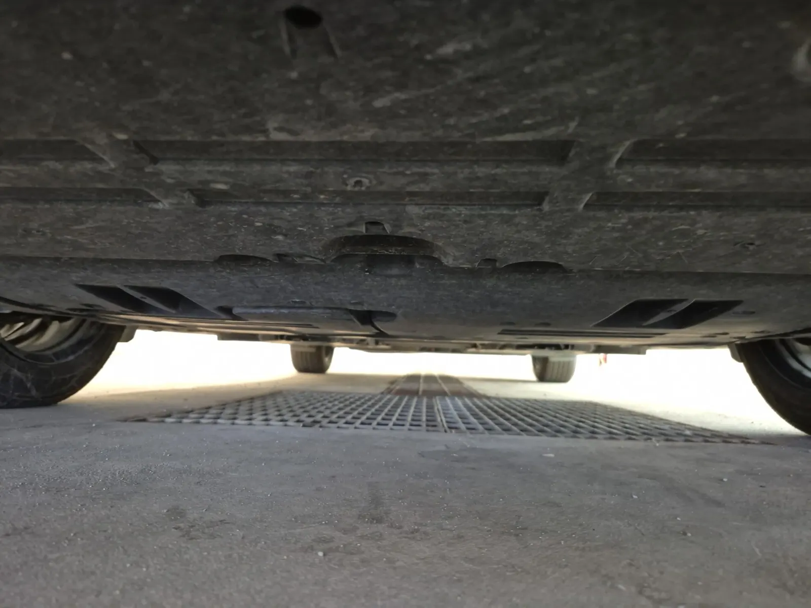 Undercarriage - Front Photo