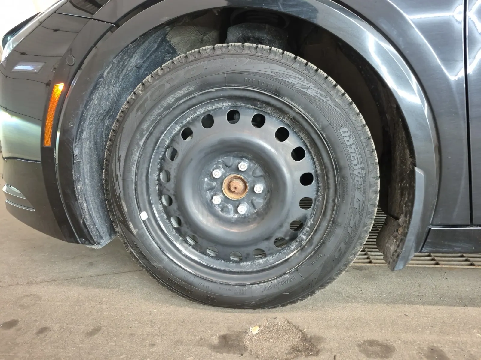 Front driver wheel/tire photo