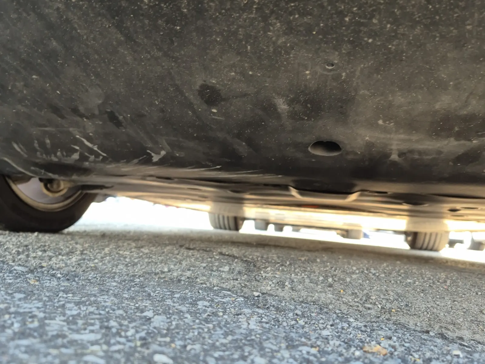 Undercarriage - Rear Photo