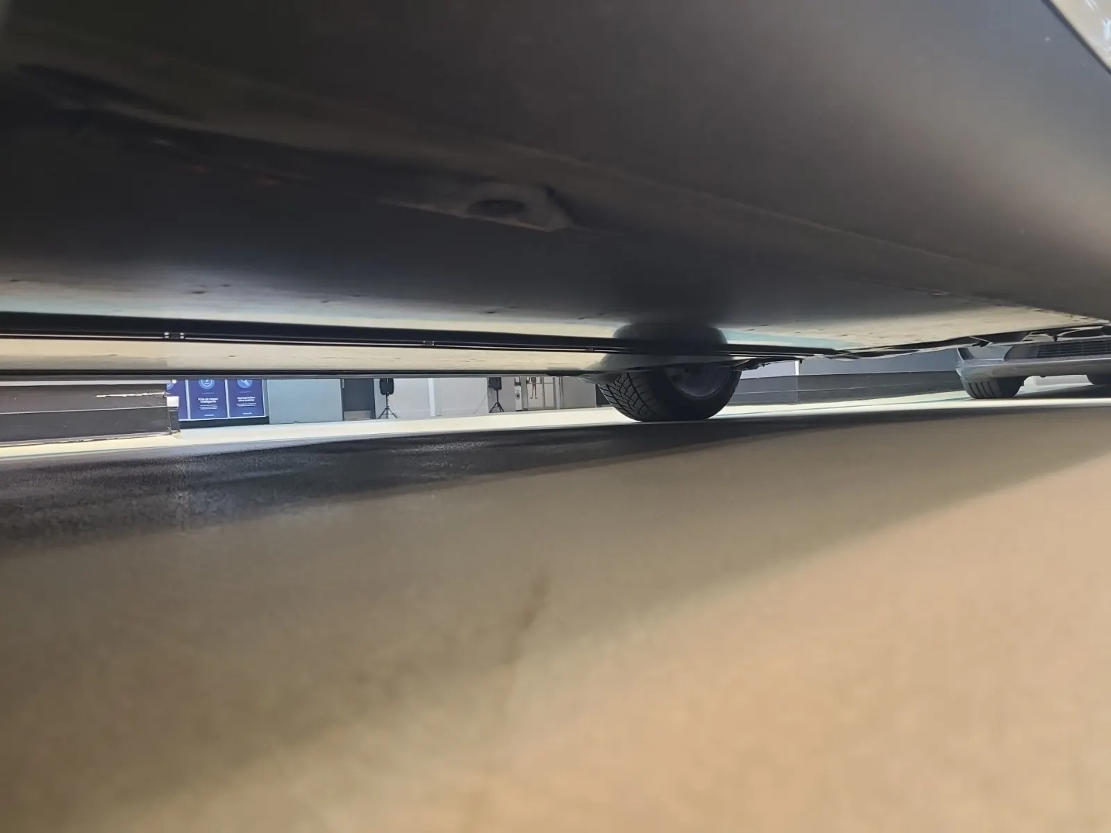 Undercarriage - Driver Photo