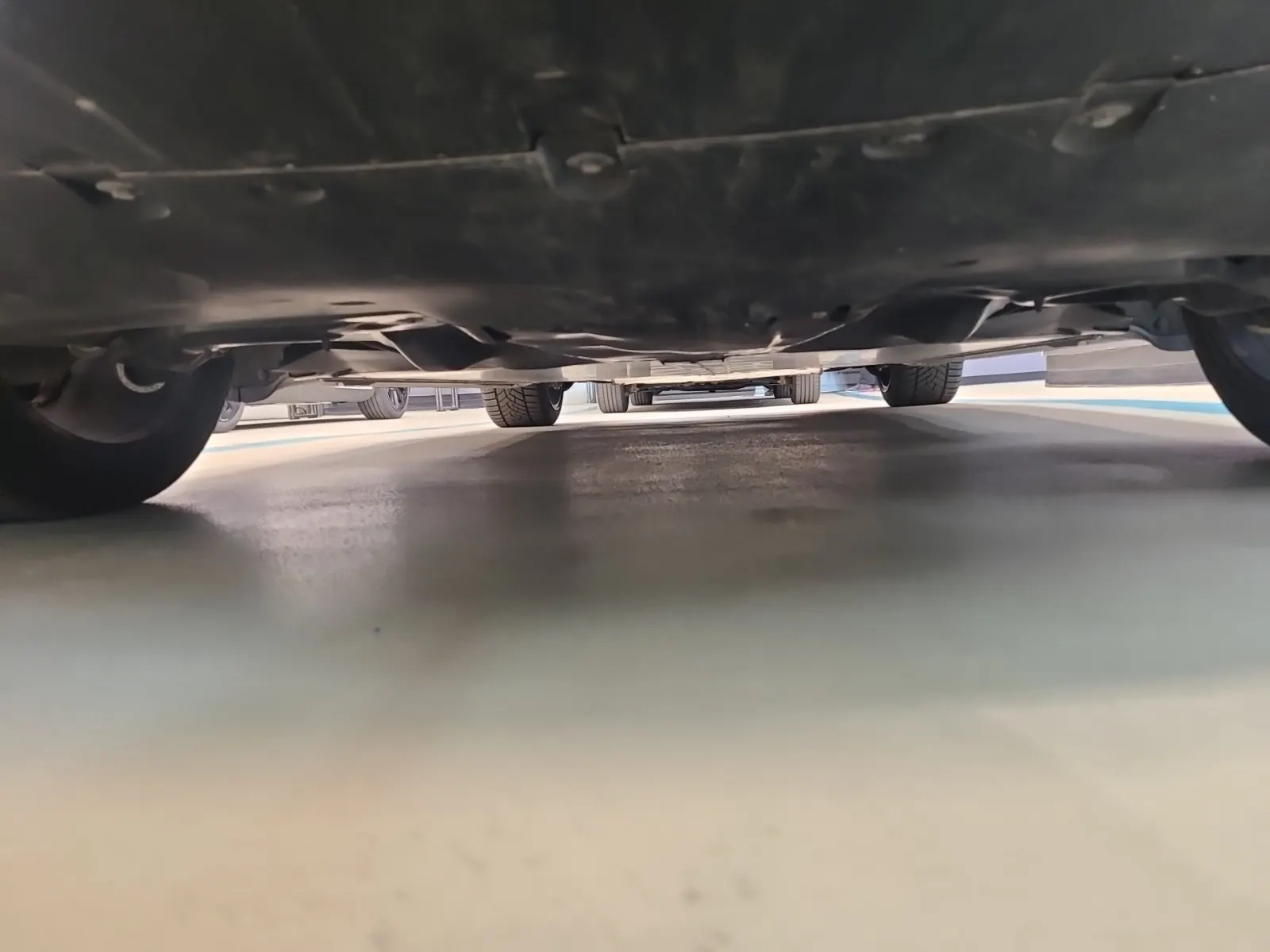 Undercarriage - Rear Photo