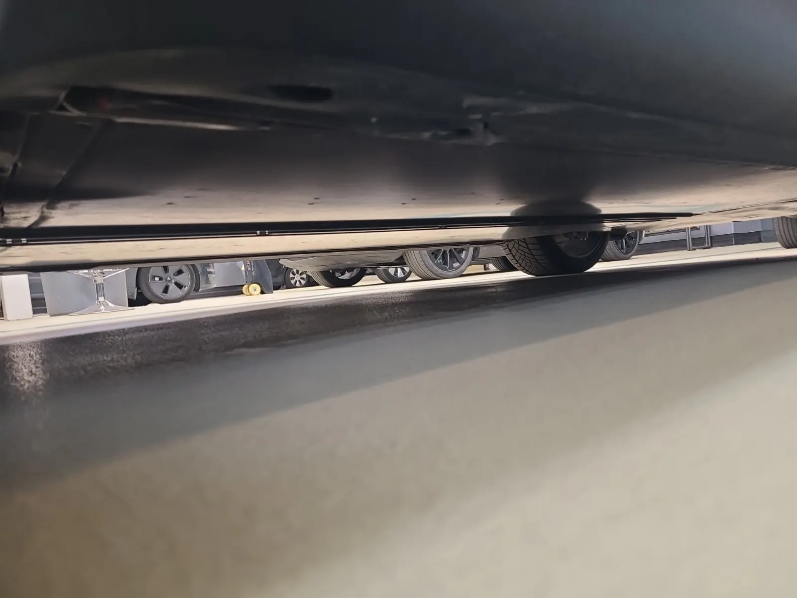 Undercarriage - Passenger Photo