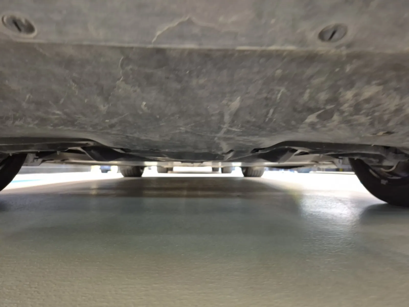 Undercarriage - Rear Photo