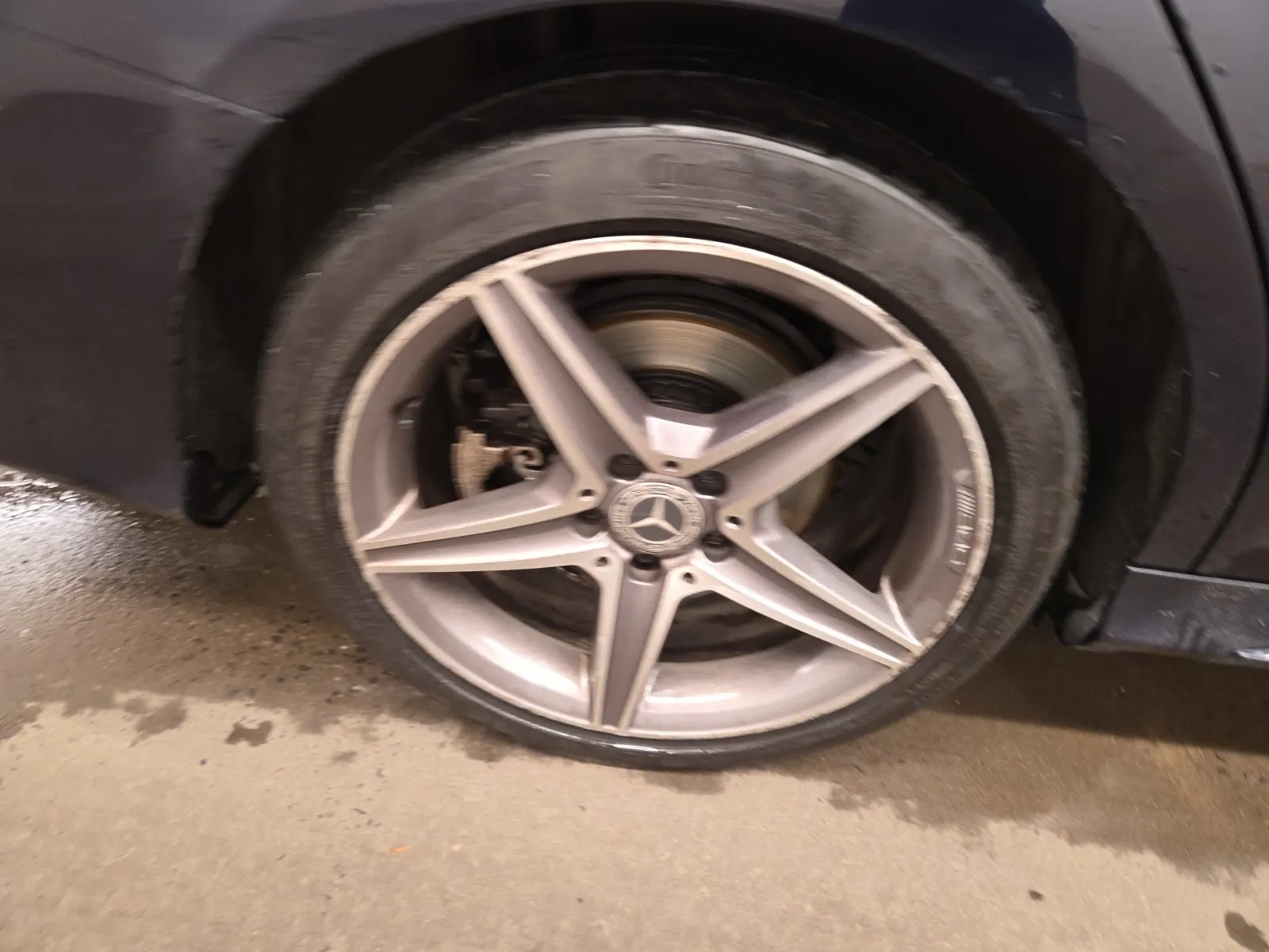 Right Rear Wheel/Tire Photo