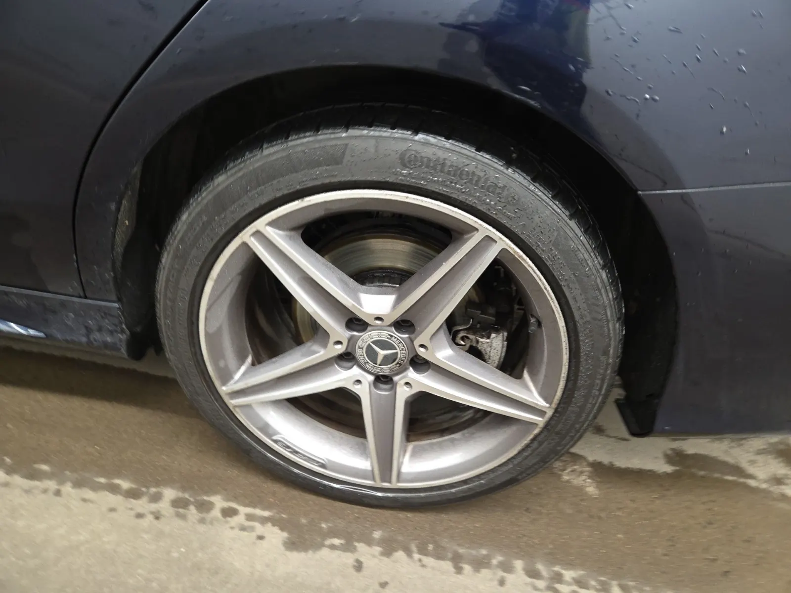 Left Rear Wheel/Tire Photo
