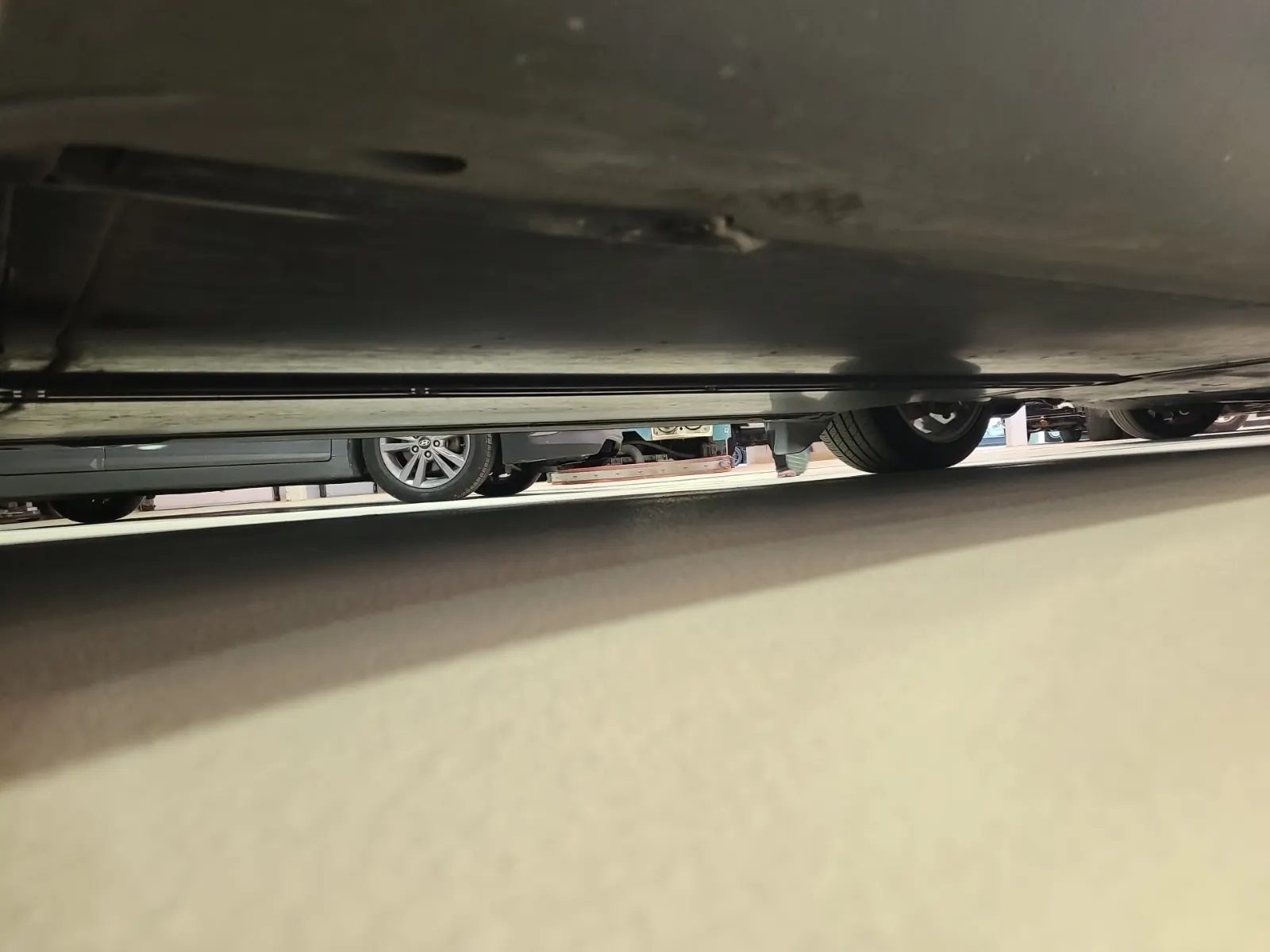Undercarriage - Passenger Photo