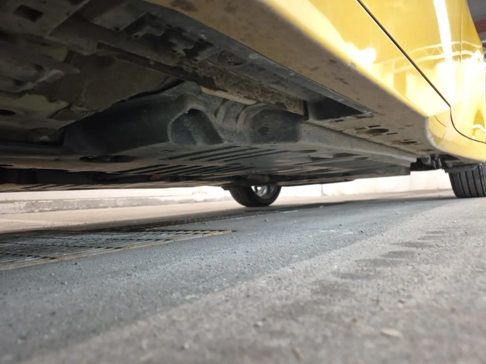 Undercarriage - Driver Photo