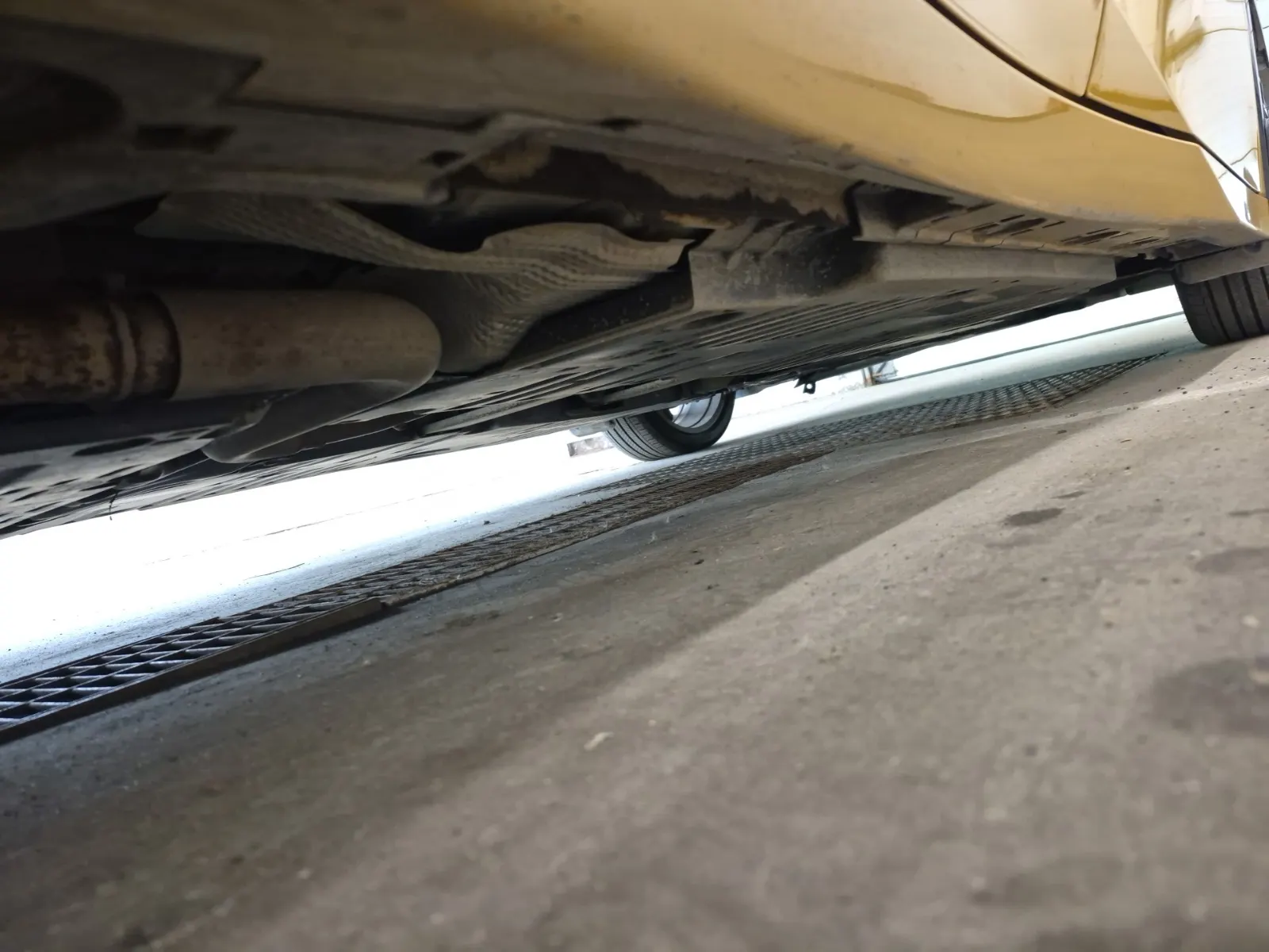 Undercarriage - Passenger Photo