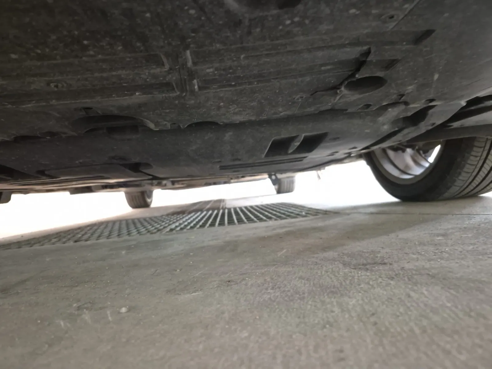 Undercarriage - Front Photo