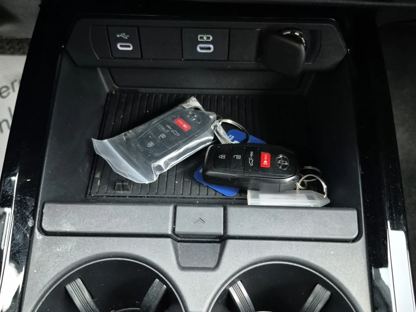 Keys/Fobs/Manual Photo