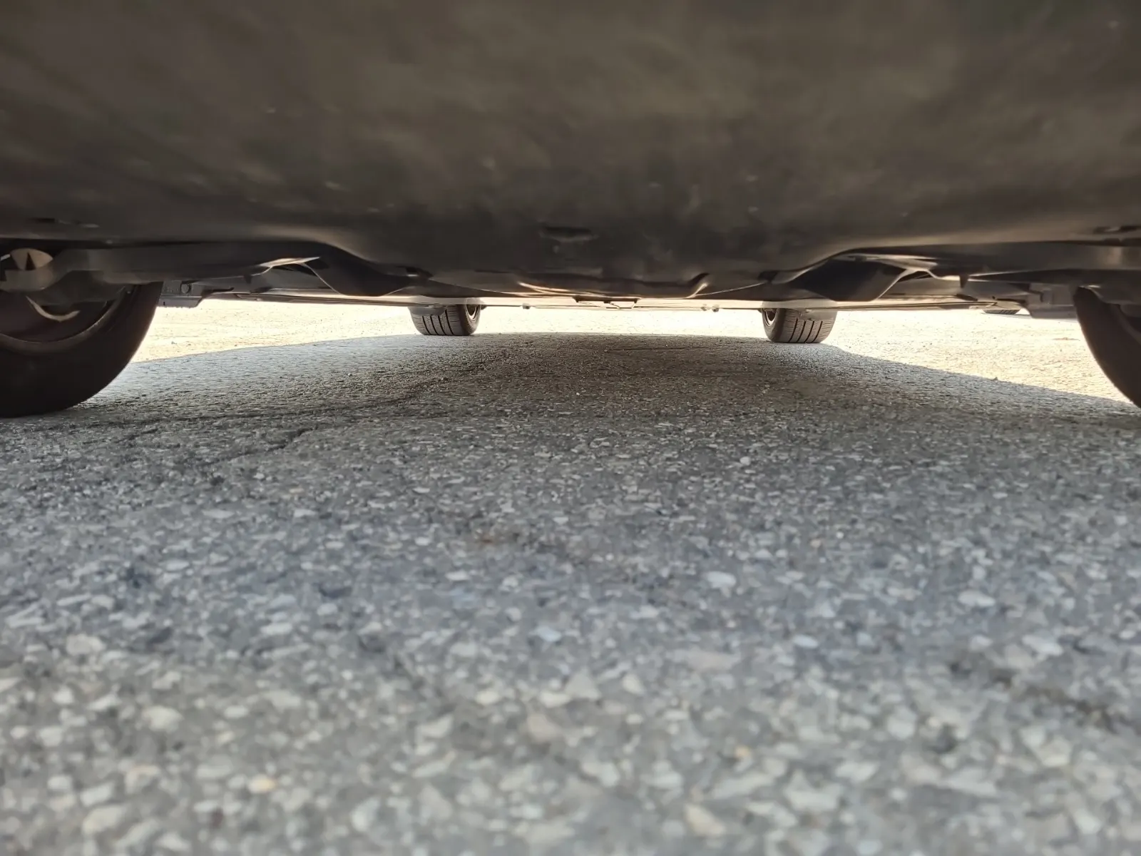 Undercarriage - Rear Photo