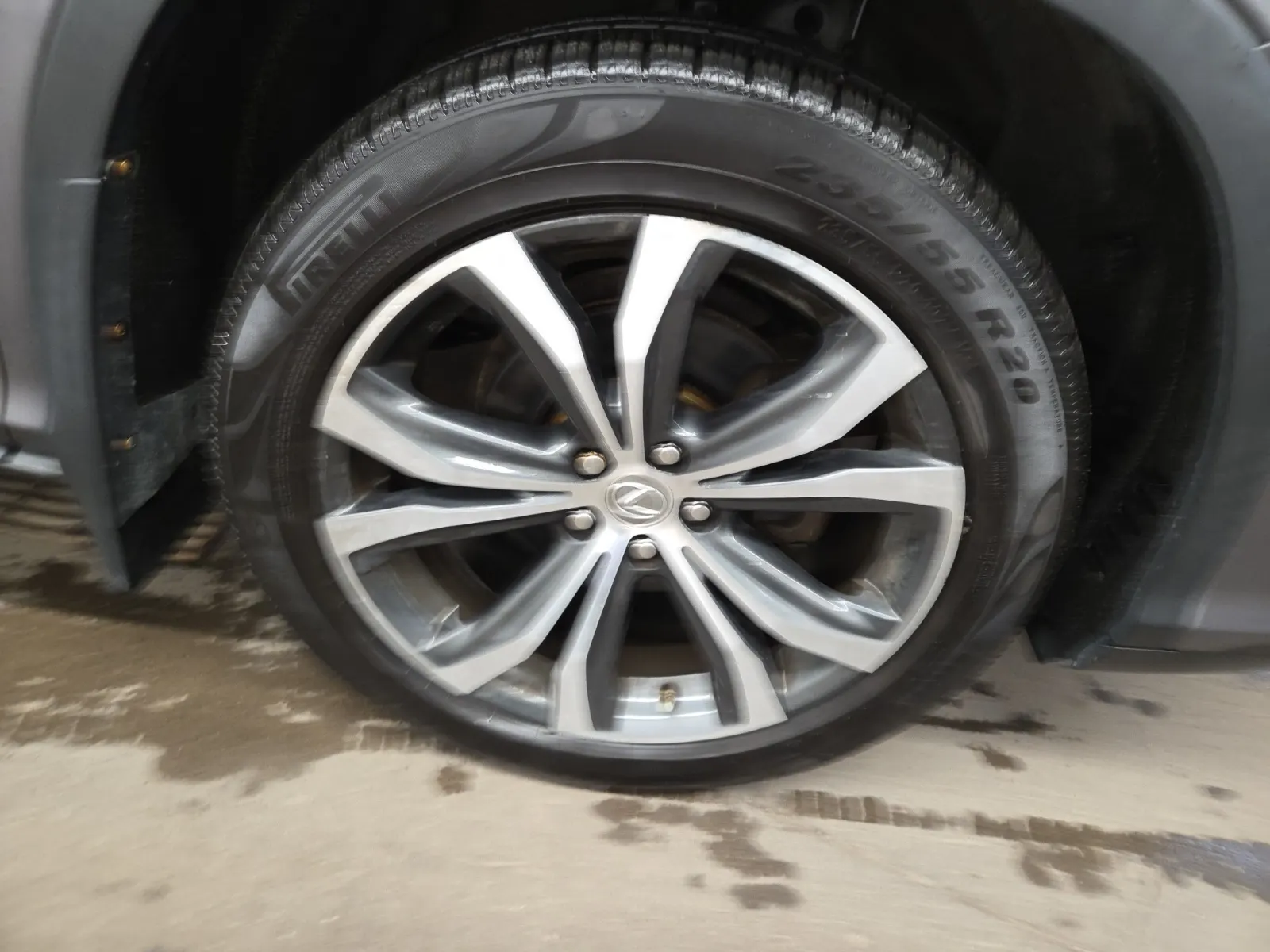 Right Front Wheel/Tire Photo