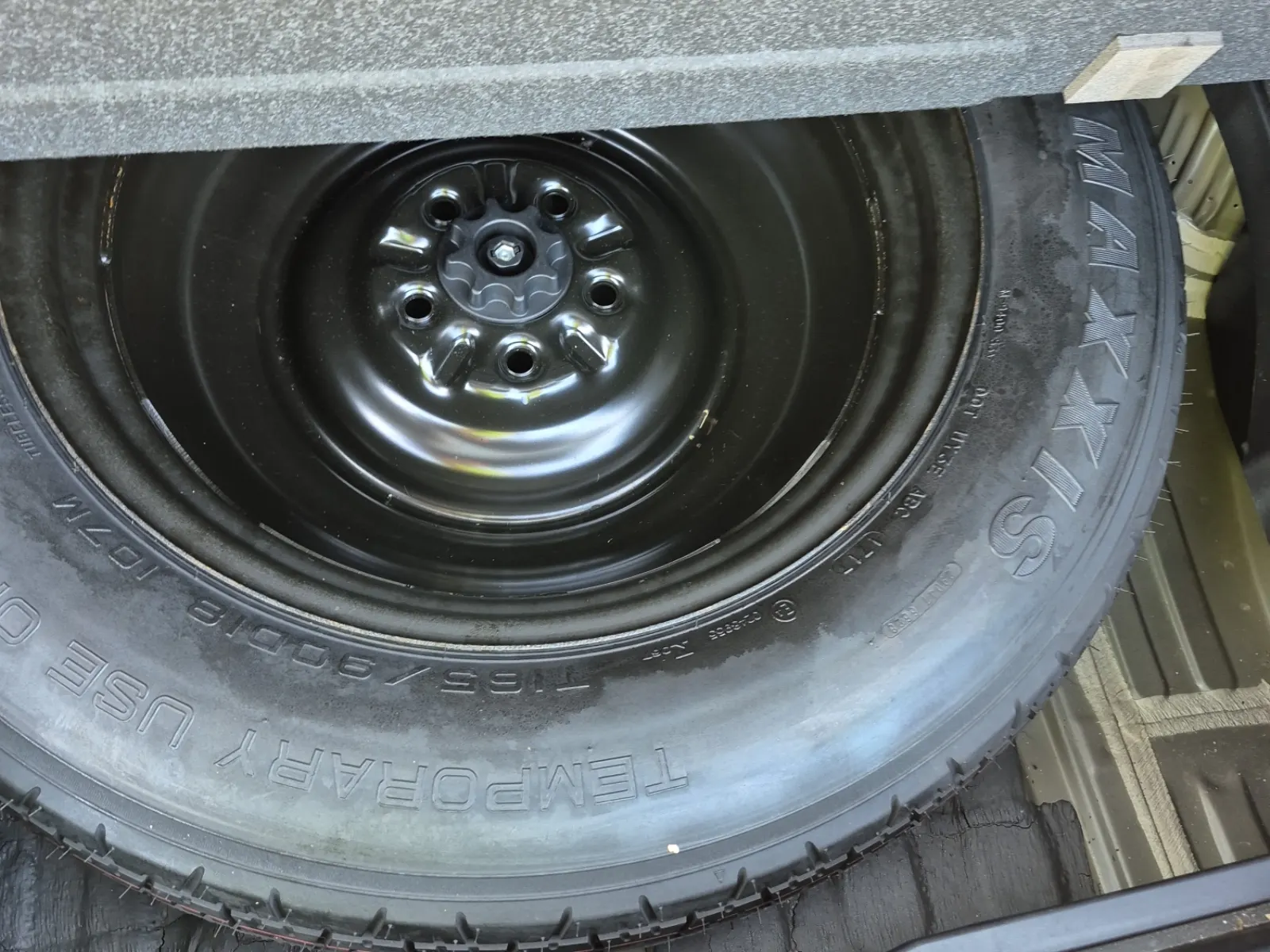Spare Tire & Wheel Photo