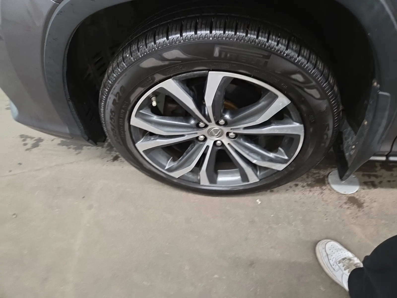 Front driver wheel/tire photo