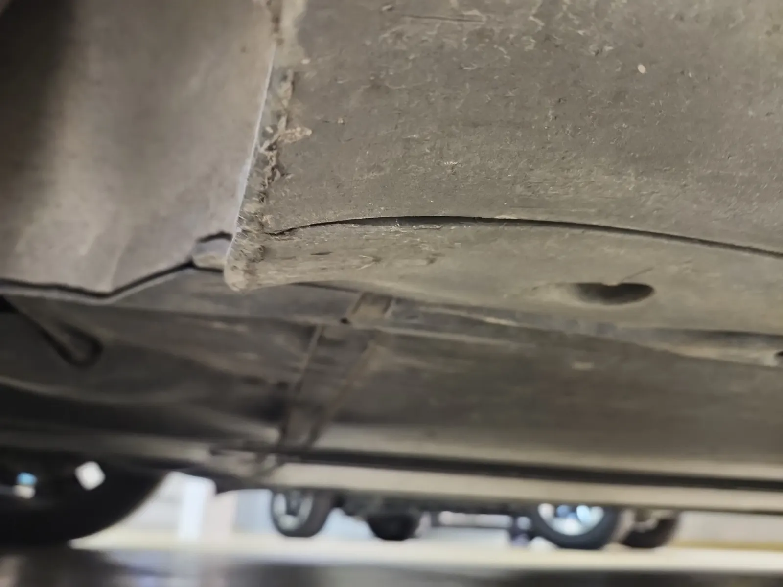 Undercarriage - Passenger Photo