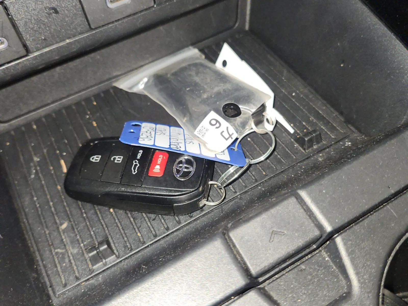 Keys/Fobs/Manual Photo