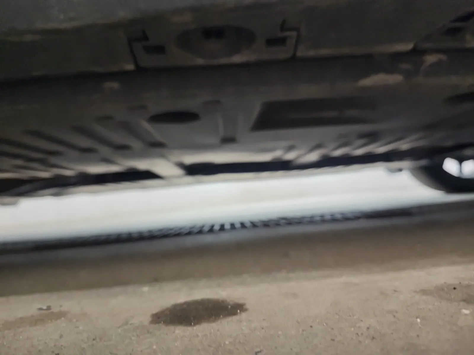 Undercarriage - Passenger Photo