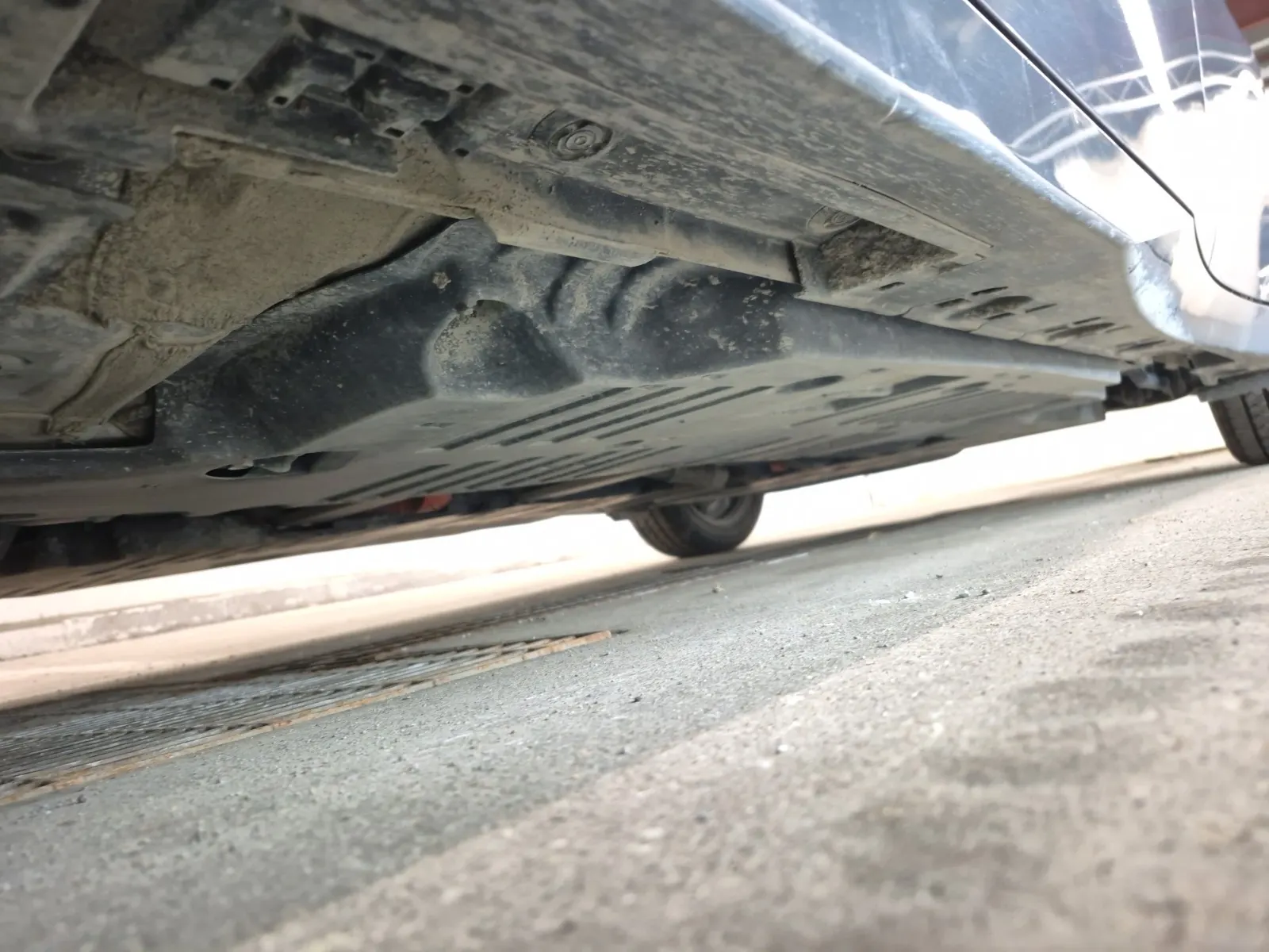 Undercarriage - Driver Photo