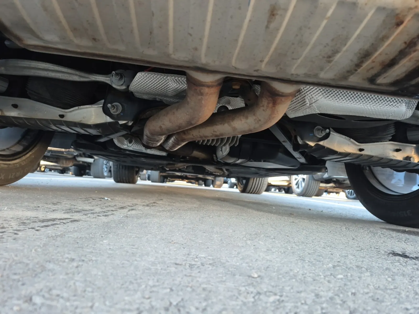 Undercarriage - Rear Photo
