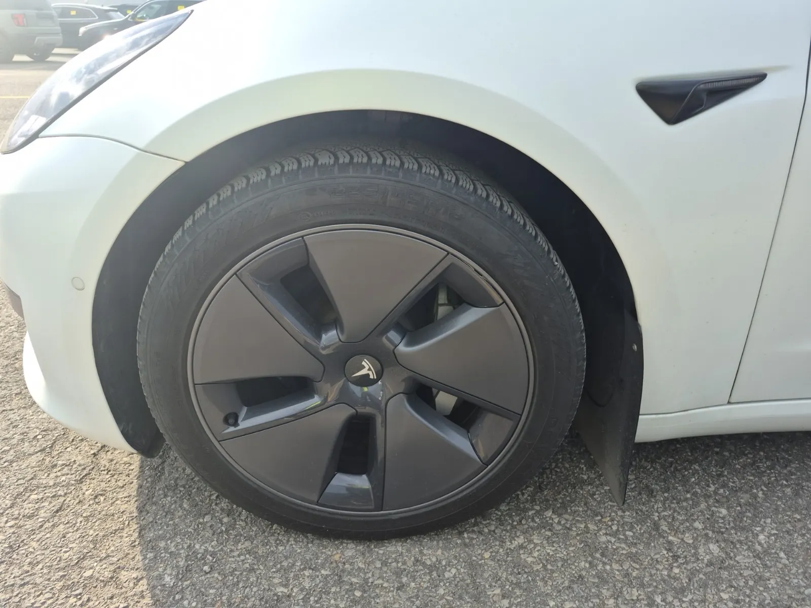 Front driver wheel/tire photo