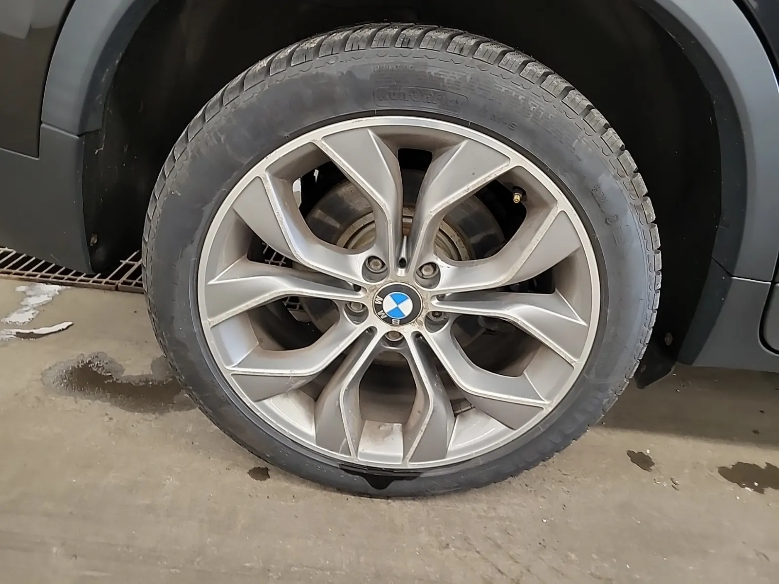 Right Rear Wheel/Tire Photo