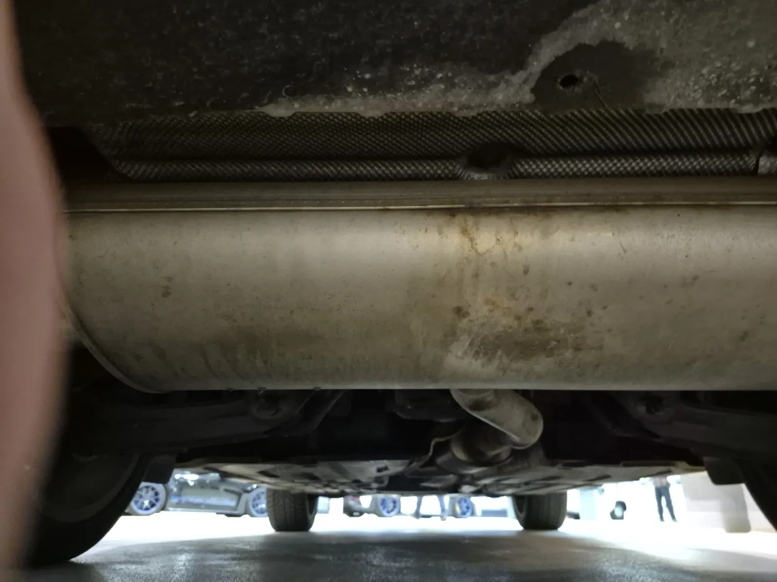 Undercarriage - Rear Photo