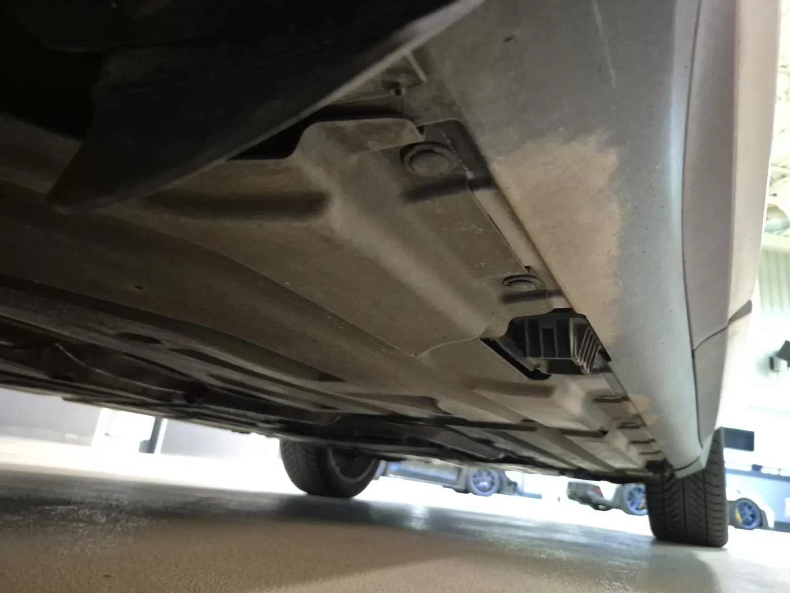 Undercarriage - Passenger Photo