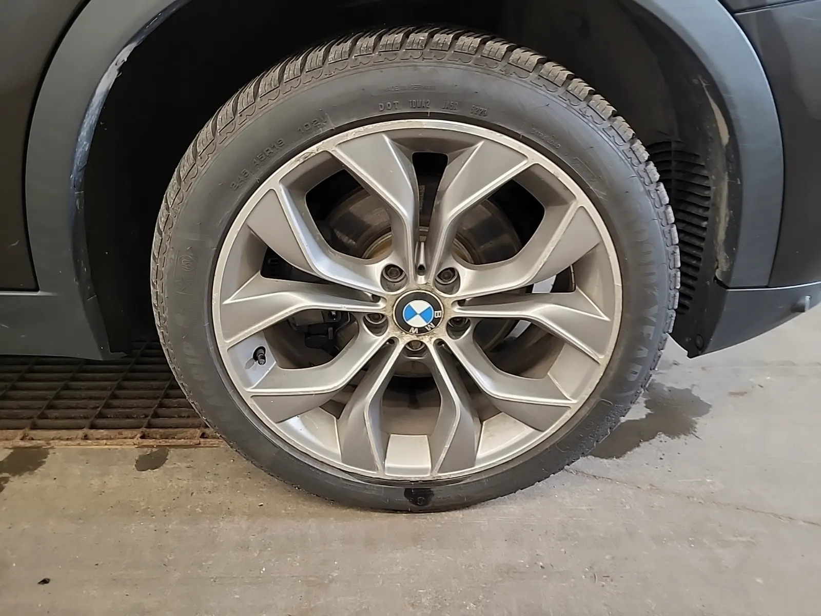 Right Front Wheel/Tire Photo