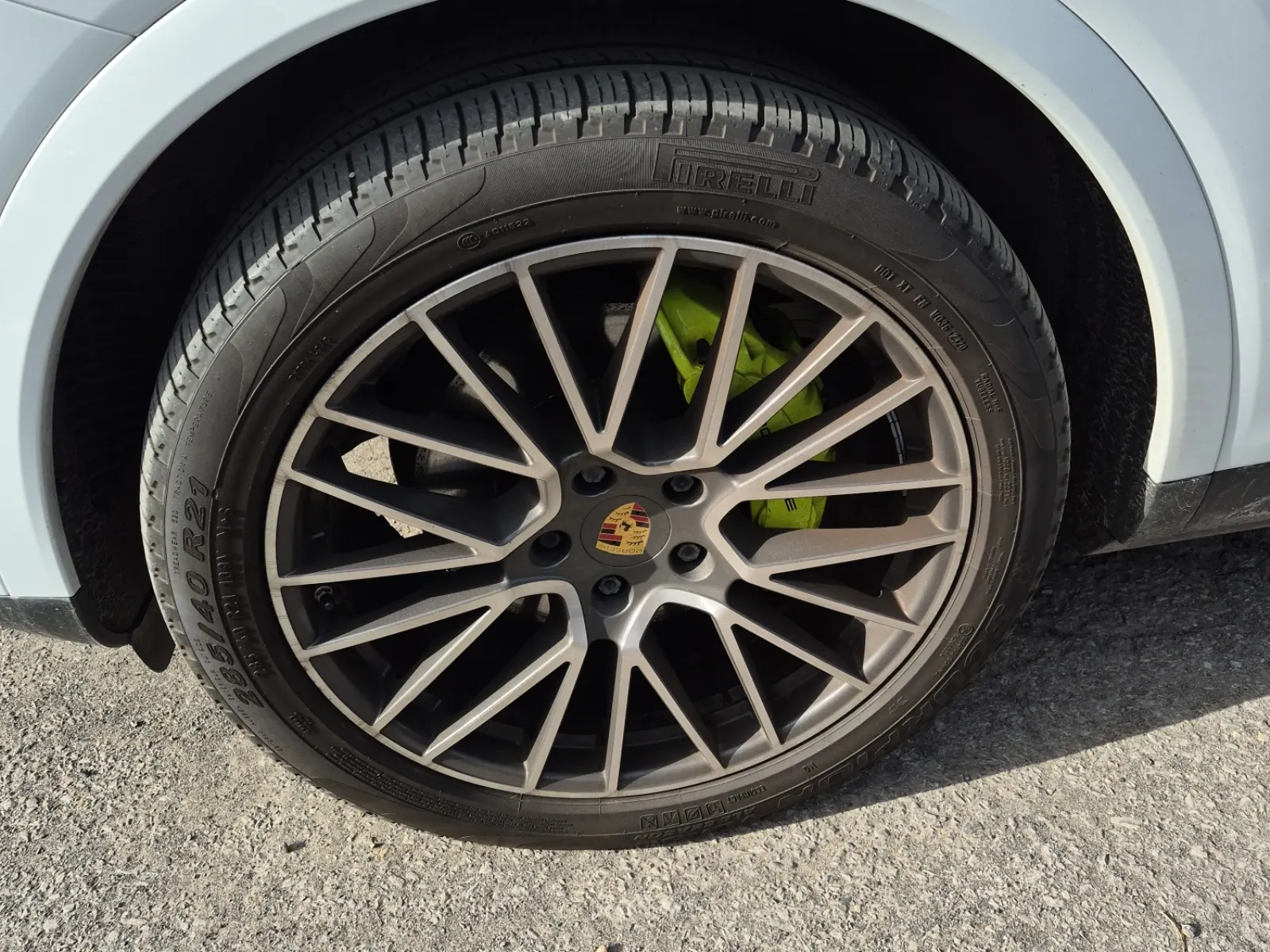 Front driver wheel/tire photo